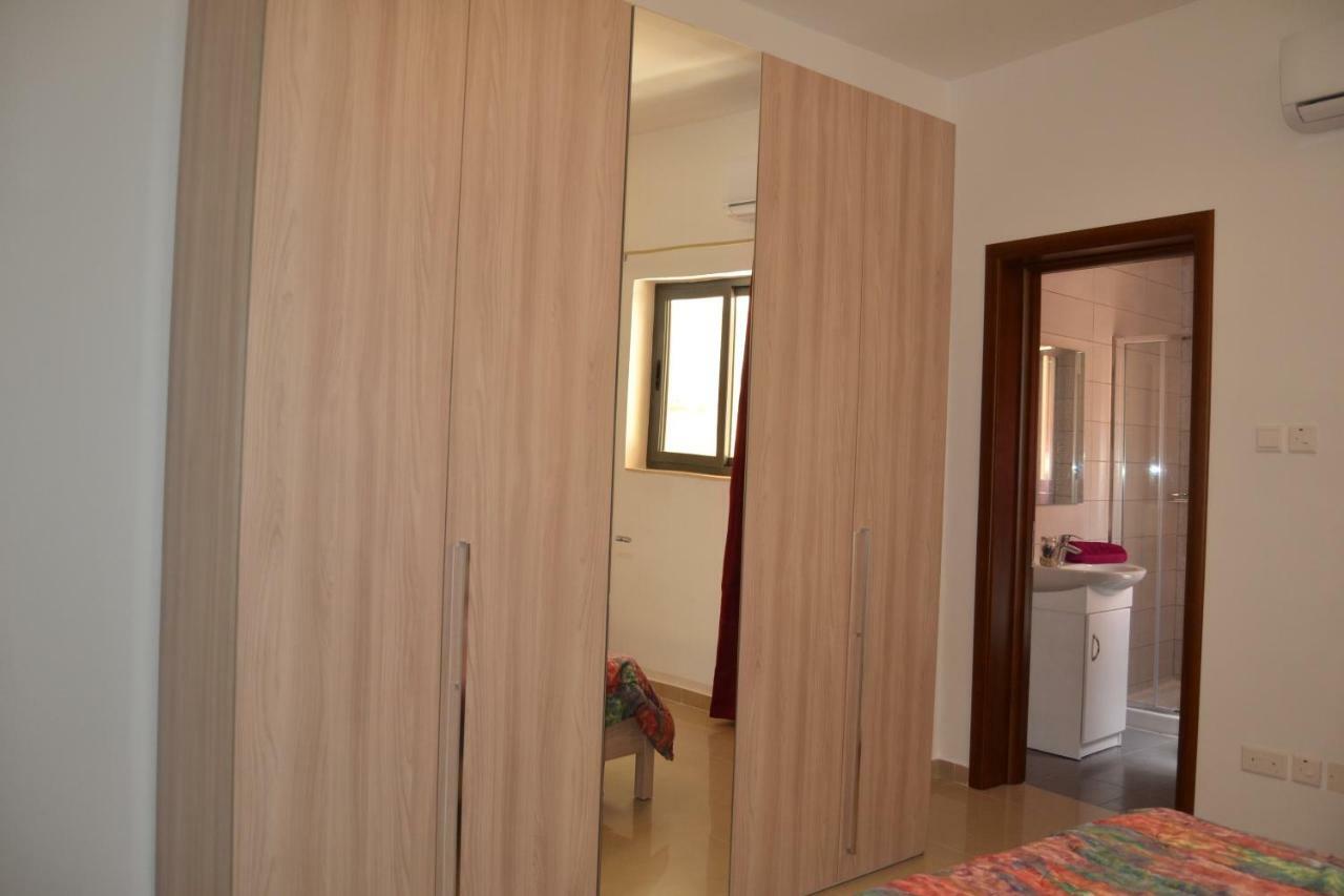 Mellieha Town Centre Bright & Spacious 3 Bedroom Apartment Exterior foto