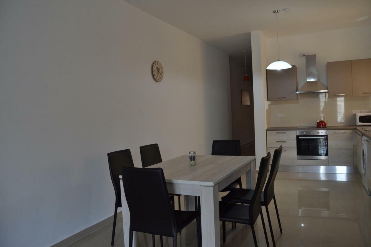 Mellieha Town Centre Bright & Spacious 3 Bedroom Apartment Exterior foto
