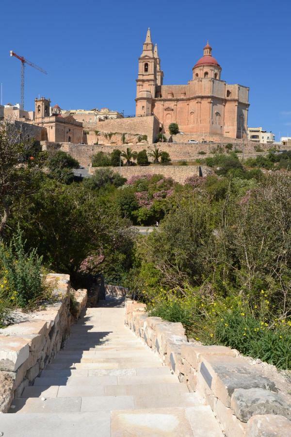 Mellieha Town Centre Bright & Spacious 3 Bedroom Apartment Exterior foto